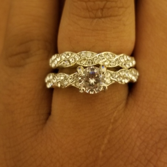 akeelahscloset Accessories - Silver cosmetic engagement and wedding band